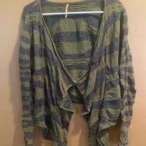 Free People Lightweight Button Down Sweater 💕